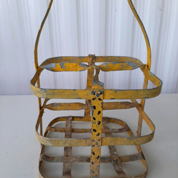 Other - 😁VTG YELLOW MILK CRATE